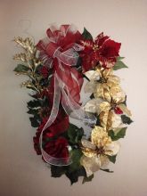 Gold and Red Oval Christmas Wreath